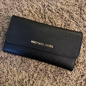 SOLD!! Michael Kors wallet